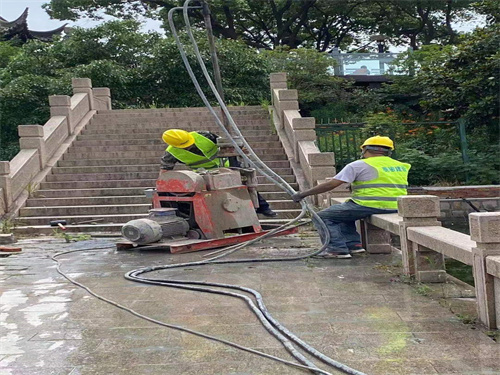 丹江口地基基础注浆加固水泥比水灰比是多少？